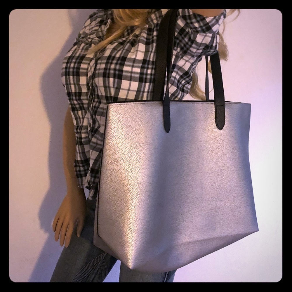 NWT Large Matte Silver Shoulder Tote Bag | Carry-All Beach Shopper Black Handles - Picture 2 of 5